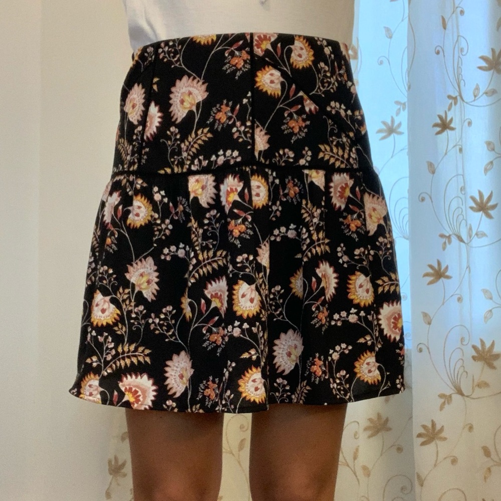 Black flowers skirt 1. State